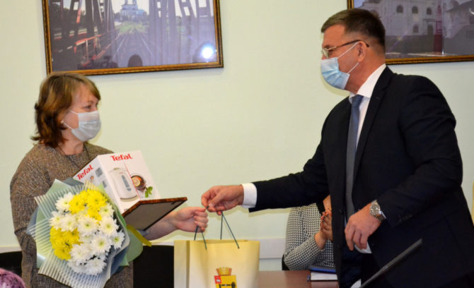В администрации Соликамска отметили лучших общественников, помогающих людям с инвалидностью